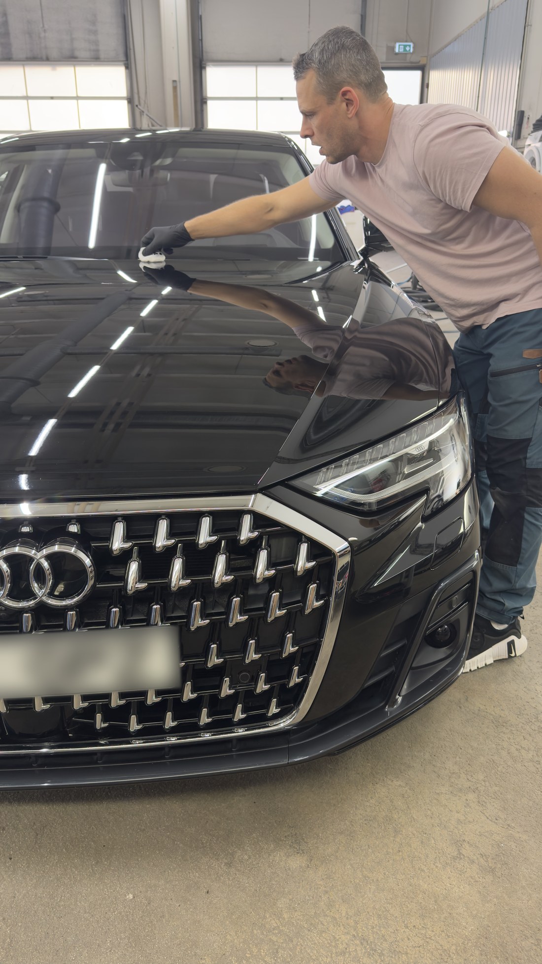 Crystal Serum Light keraamilise katte pealekandmine aplikaatoriga Audi A8 kapotile