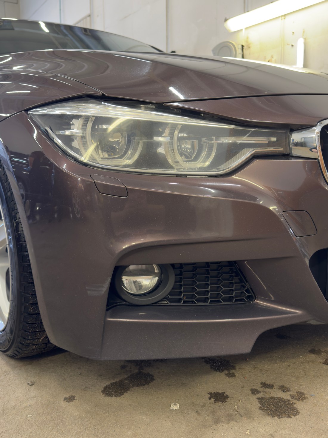 BMW 330e esituli ja stange üleminek enne poleerimist
