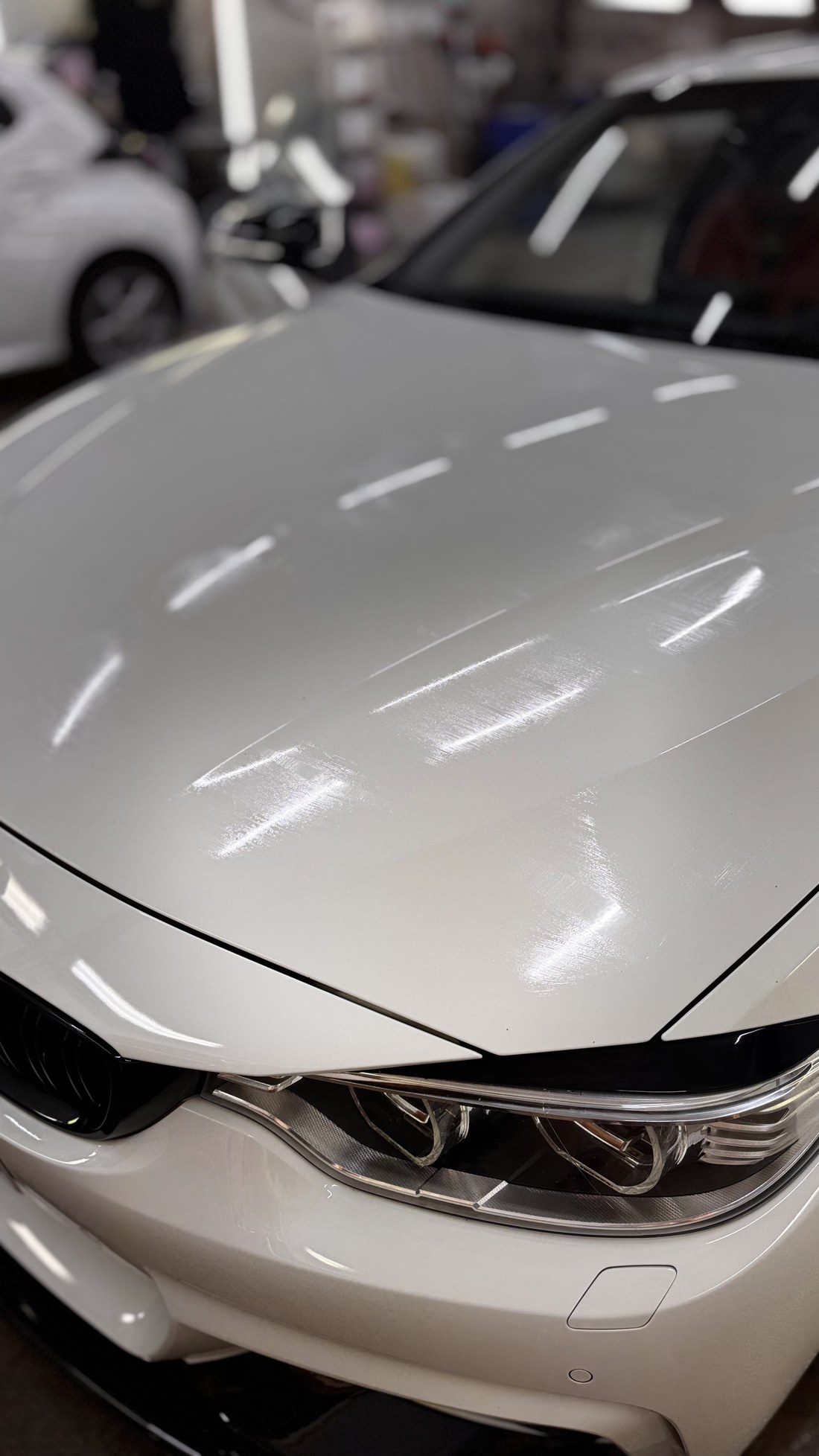 BMW 428i kapott ja esituled pärast keraamilist katet töökojas