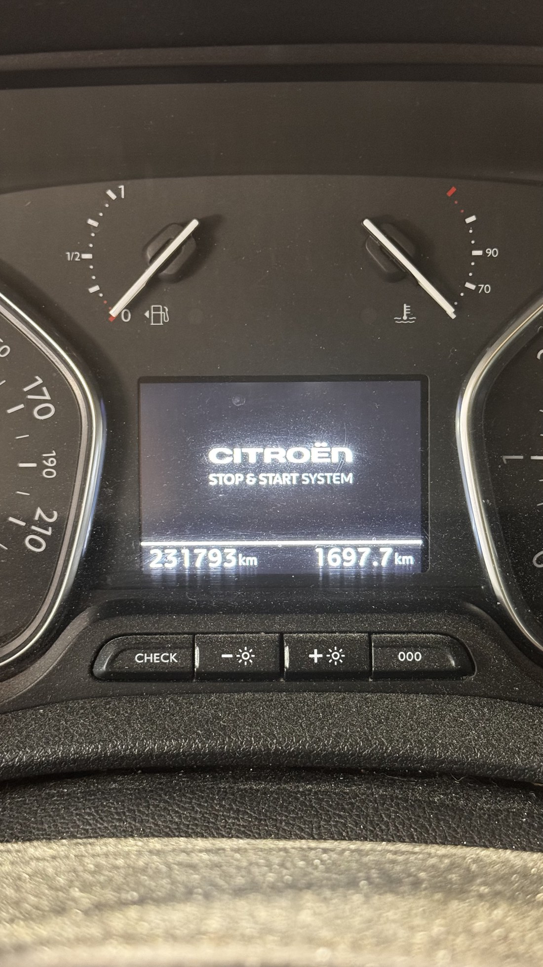 Citroën Jumpy näidikupaneel, läbisõit 231 793 km